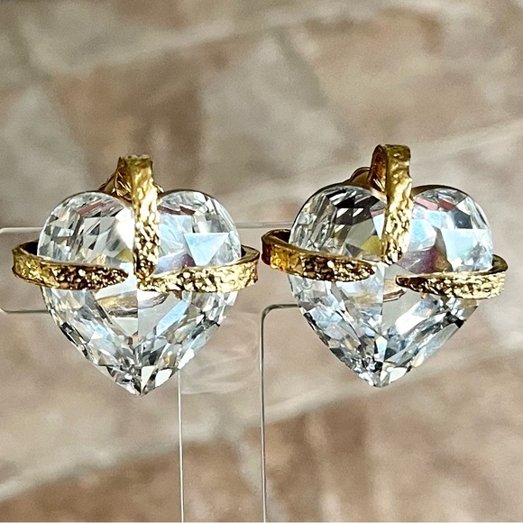 Vintage Crystal Heart GoldTone Hammered Metal ClipOn Earrings Possible J.Janson - Picture 2 of 9
